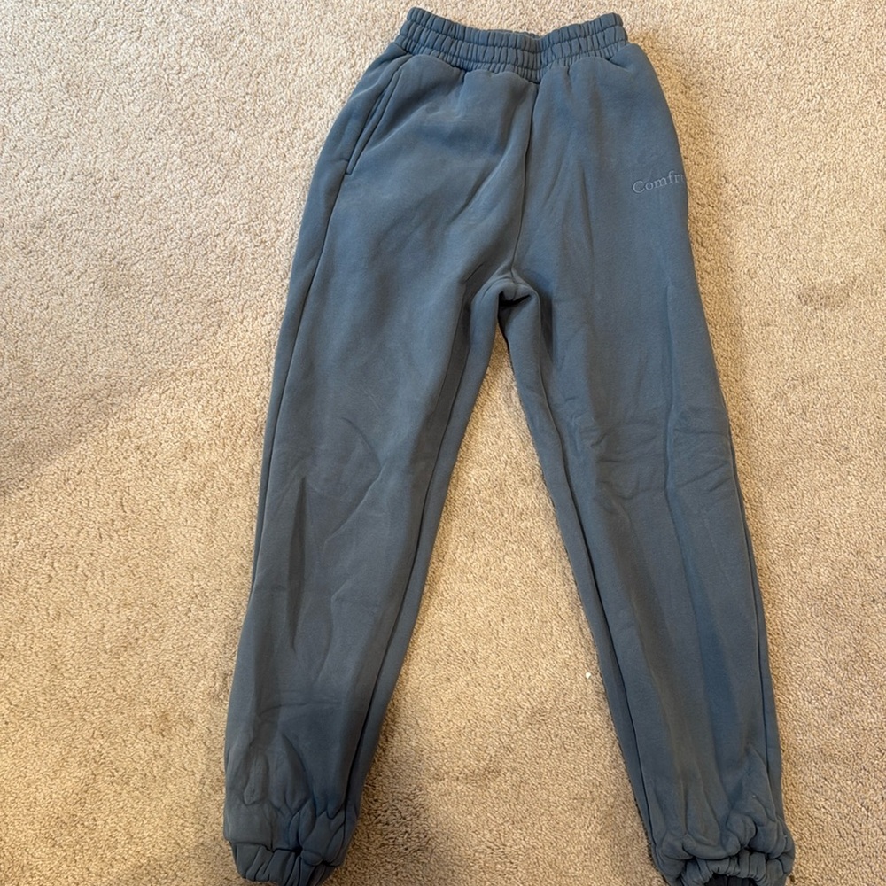 COMFRT sweats